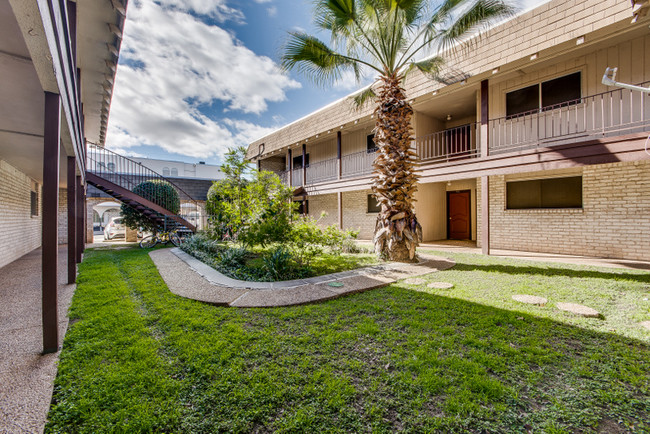 Building Photo - Villa Arcos - 108