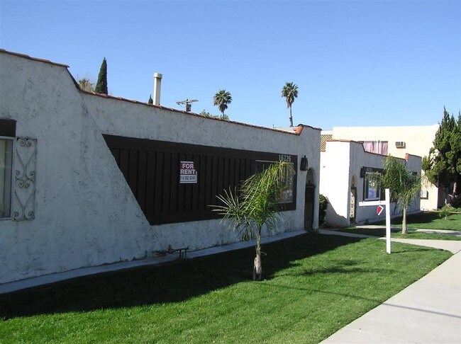 Building Photo - 16726-16732 Saticoy St