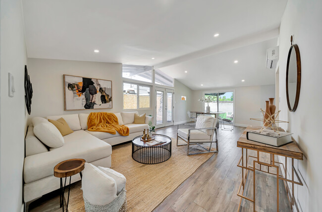 Foto del edificio - 20641 Archwood St