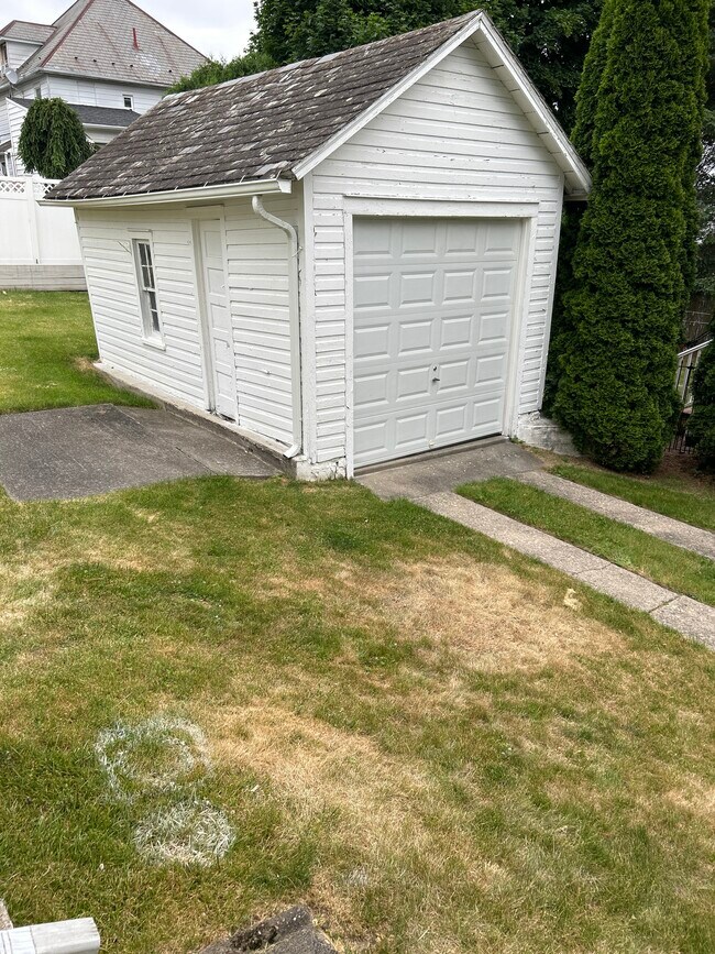 210 N Heller Ave, Pen Argyl, PA 18072 House Rental in Pen Argyl, PA