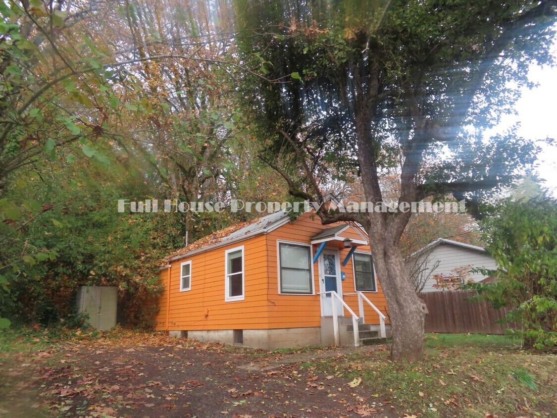Primary Photo - 1 br, 1 bath House - 630 Kelly Blvd.