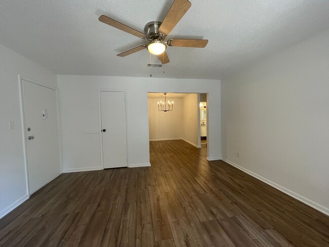 Foto del edificio - 1017 Stevens Creek Rd