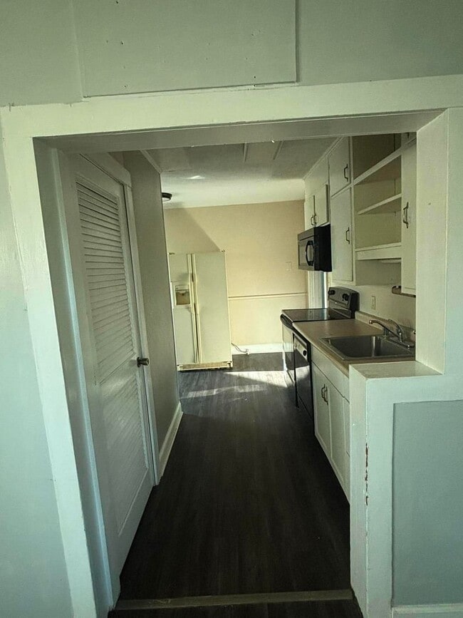 Foto del edificio - 3 bed 1 bath