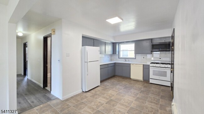 Foto del edificio - 388 Garibaldi Ave