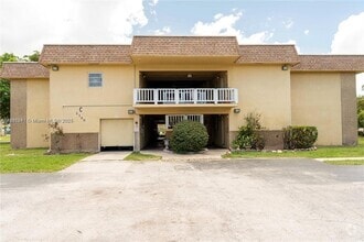 Building Photo - 5140 SW 40th Ave