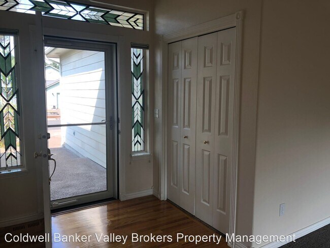 Building Photo - 3 br, 2 bath House - 752 SE Summerfield Pl