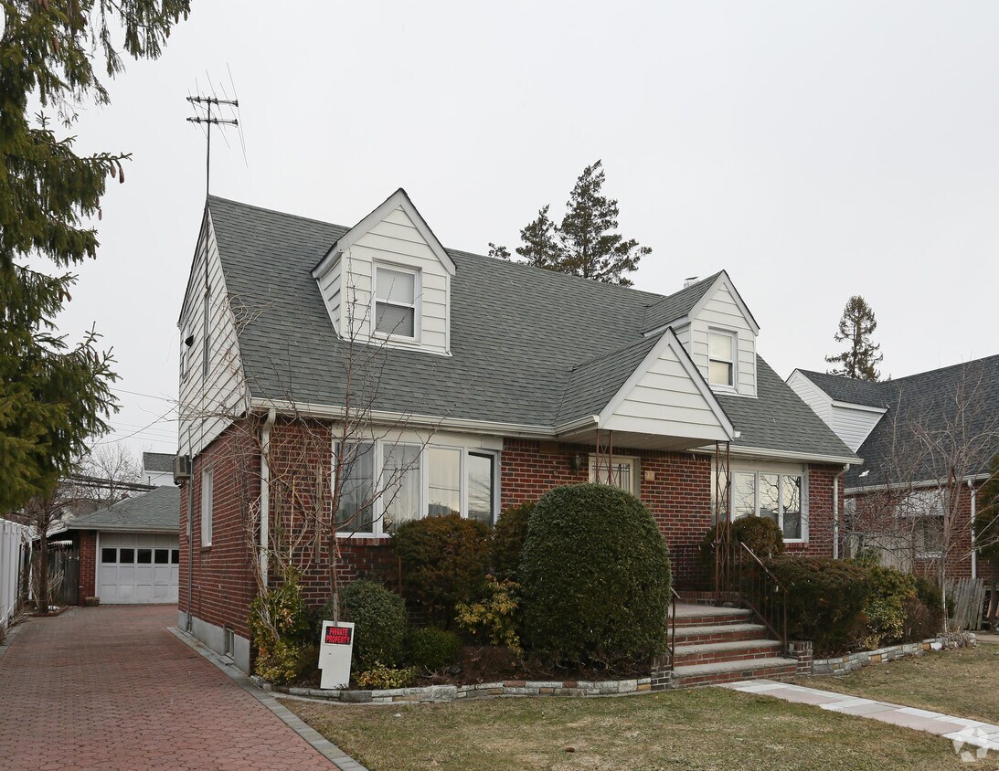 Primary Photo - 27 Hillside Ln