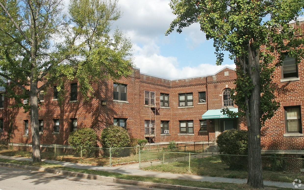 Building Photo - The Delafield Apartments