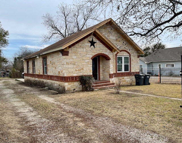 Primary Photo - 2608 Bosque Blvd