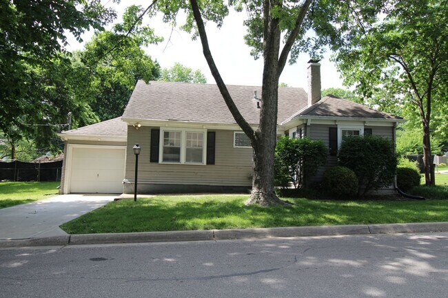 Foto del edificio - 2 Bedroom 1 Bath Home In Fairway