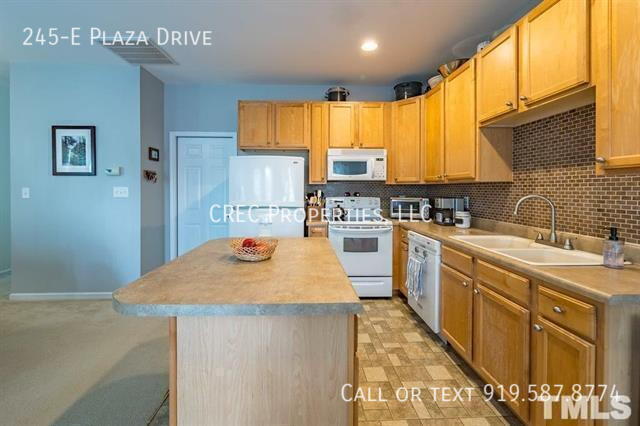 Foto del edificio - 245-E Plaza Drive-