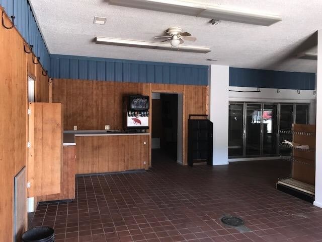 Building Photo - 918 N Main St