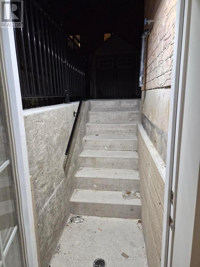 Building Photo - 362 Landsborough Ave