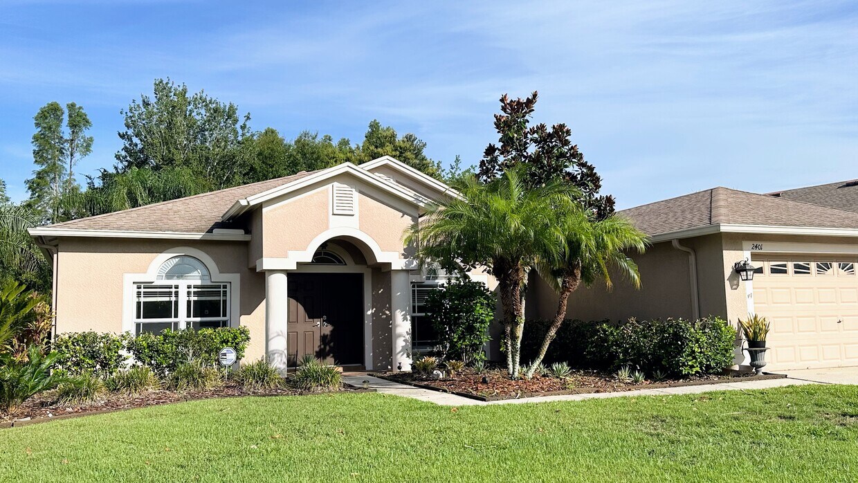 Foto principal - 2401 Nesslewood Dr