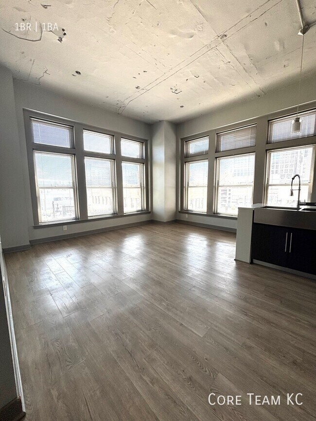 Foto del edificio - 306 E 12th St