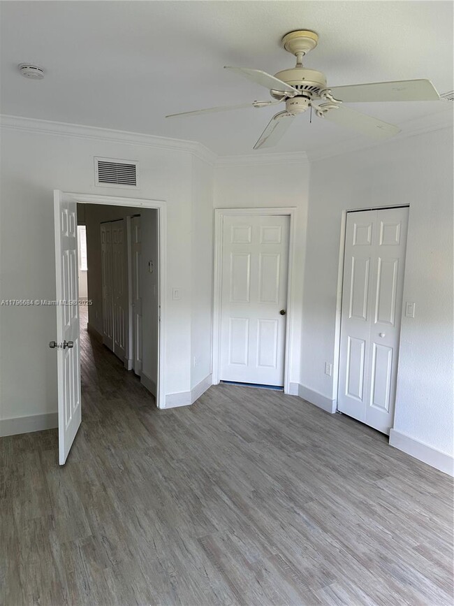 Foto del edificio - 4513 Woodland Cir
