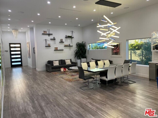Foto del edificio - 1420 Stearns Dr