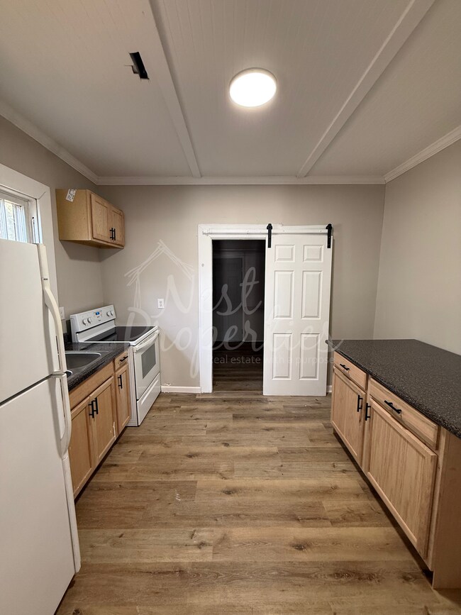 Building Photo - 410 Law St