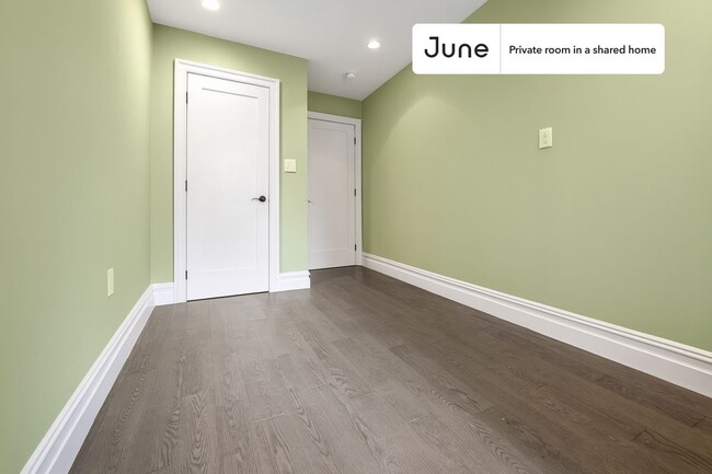 Building Photo - Room in Shared 3 bed/1 bath home