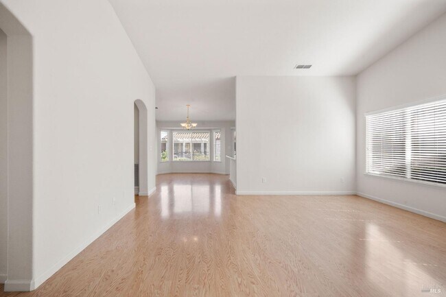 Foto del edificio - 332 Watson Hollow Dr