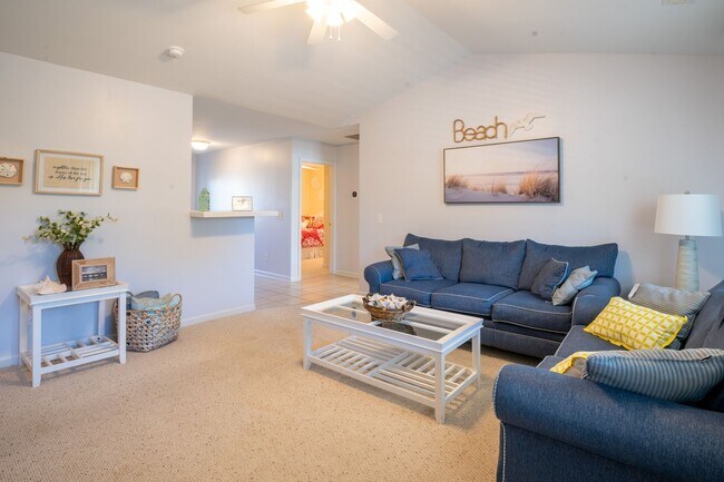 Foto del edificio - FURNISHED OFF-SEASON MONTHLY RENTAL - AVAI...