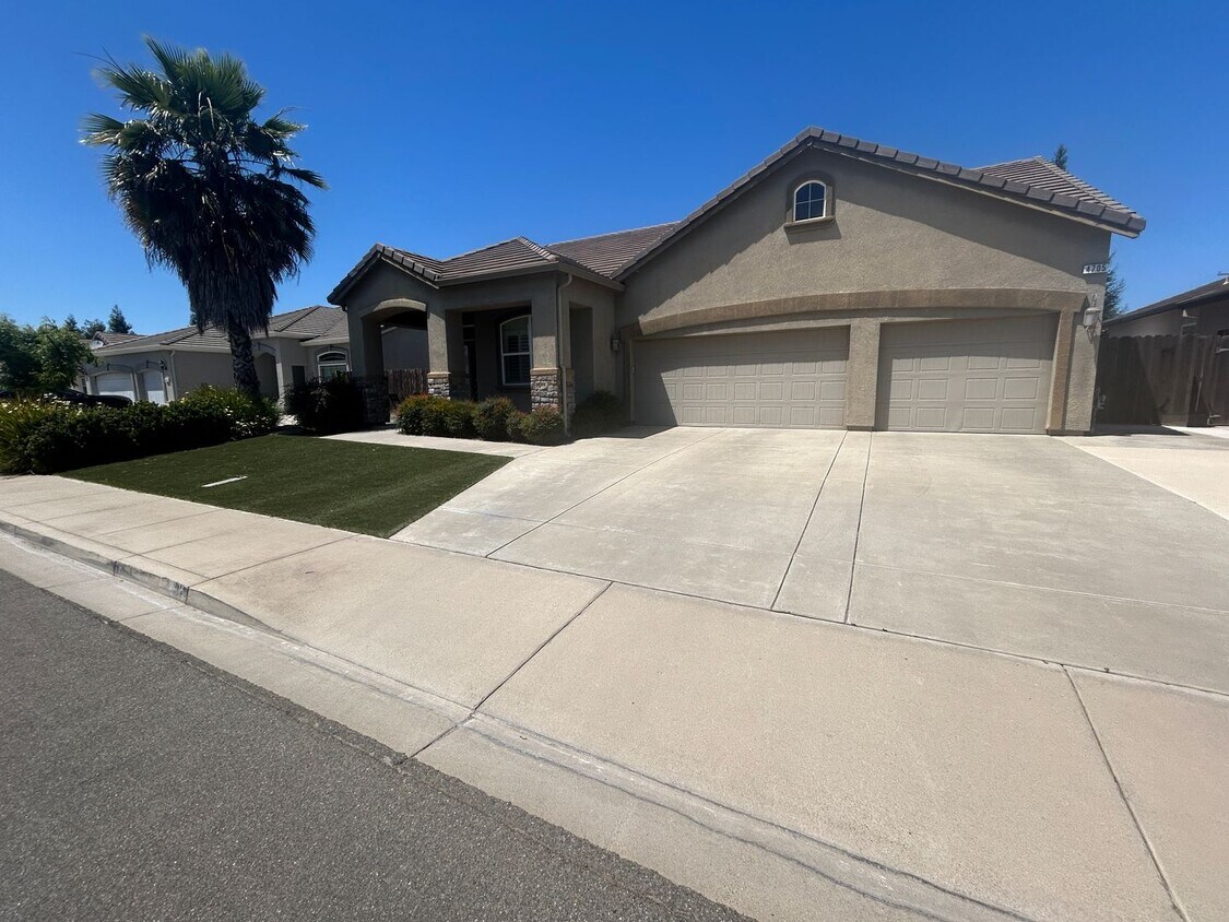 Building Photo - 4705 Navaho Ct