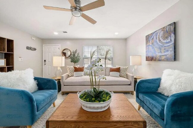 Foto del edificio - 5618 Laurel Ridge Dr