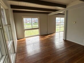 Building Photo - 320 17th St