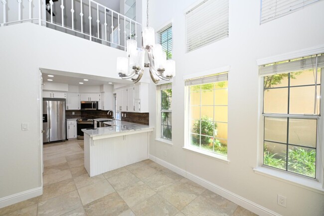Foto del edificio - 645 E Champlain Dr