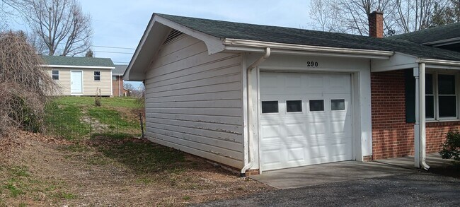 Foto del edificio - Christiansburg, 3 BR / 2 BA, Available Now