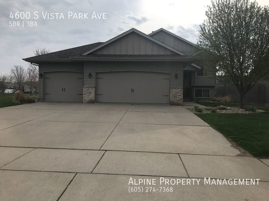 Primary Photo - 5 Bed/3 Bath West Side Home For Rent!