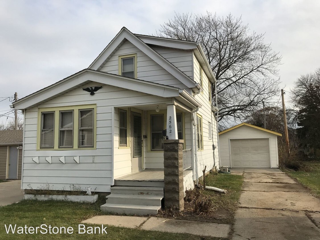 Primary Photo - 2562 S 69th St
