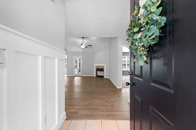 Building Photo - 3 Bedroom Ranch in Golf Cart Area of Senoia