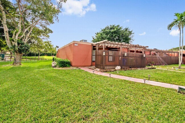 Building Photo - 10300 Fairway