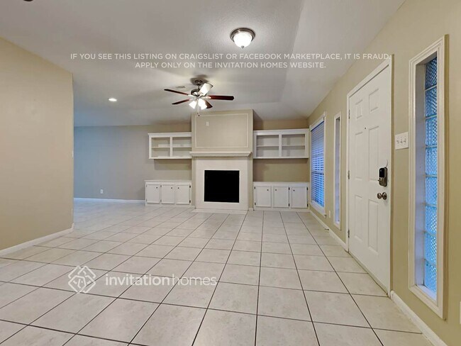 Foto del edificio - 7095 Pleasure Lake Dr