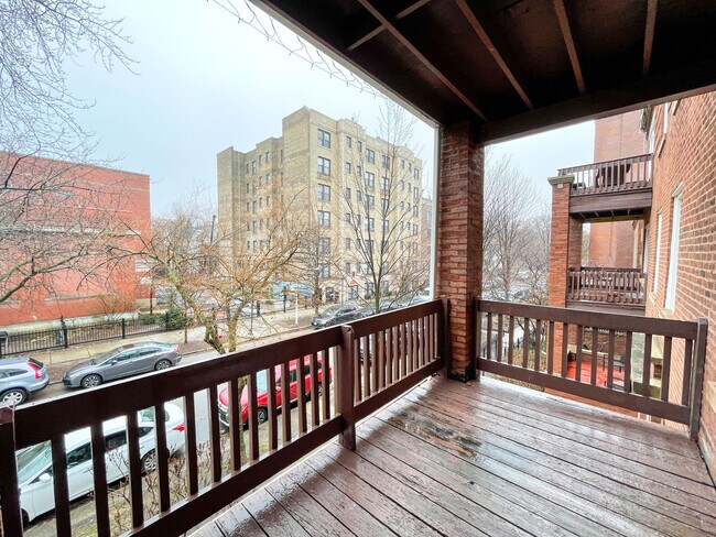 Building Photo - 632 W Aldine Ave
