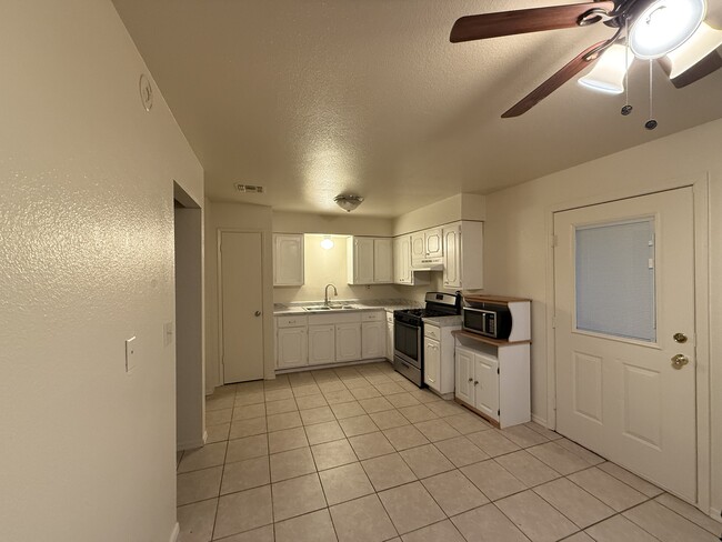 Kitchen - 126 W Barrus Pl