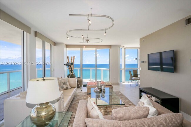 Foto del edificio - 6365 Collins Ave