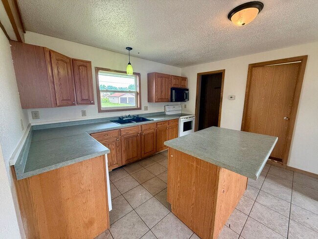 Foto del edificio - 3 Bed 2 Bath Single Family Home in Elcho