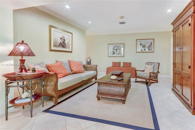 Foto del edificio - 4 br, 3 bath House - 907 Valencia Ave