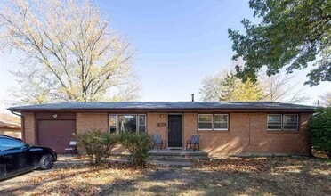 Building Photo - 1432 University Dr