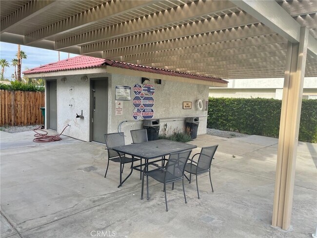 Foto del edificio - 74614 Driftwood Dr