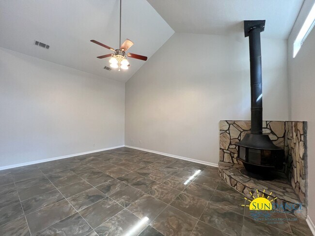 Building Photo - Updated 3 Bedroom Townhome in Shalimar!
