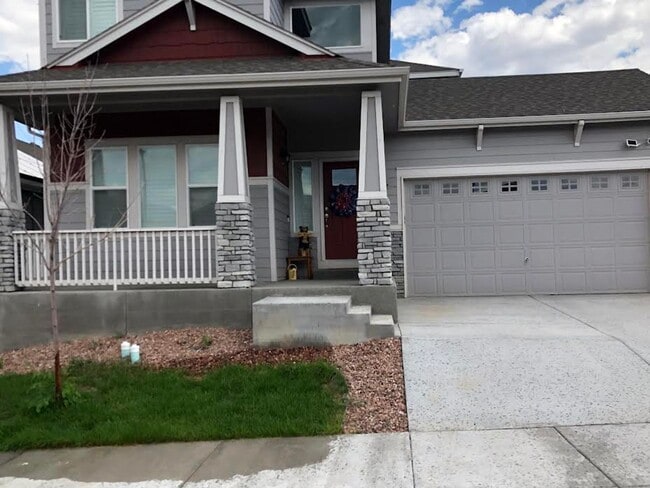 Beautiful 3 BD 2.5 BA Single Family Home, Built in 2019, Close to Downtown and Ft. Carson - Beautiful 3 BD 2.5 BA Single Family Home, Built in 2019, Close to Downtown and Ft. Carson