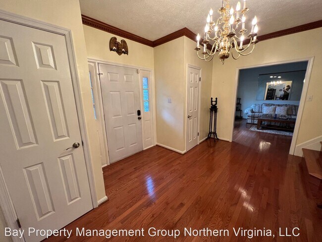 Building Photo - 3 br, 3.5 bath House - 6001 River Forest Dr