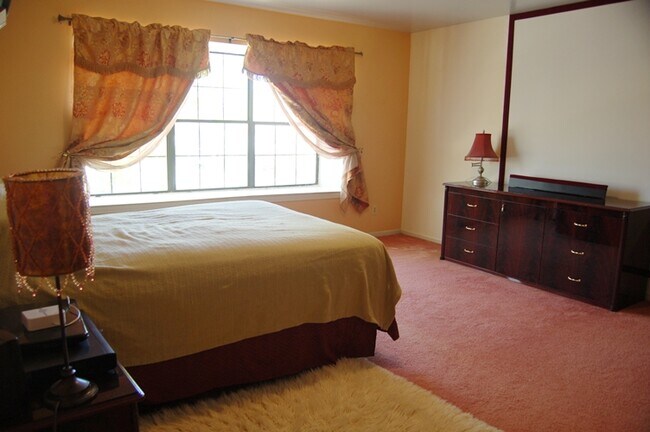 Master bedroom - 10 Gail Ct