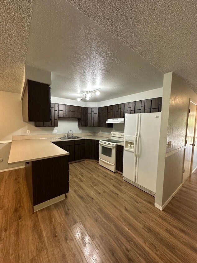 Foto principal - Ready first of June / 3 bedroom 2 bathroom...