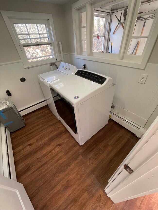 Building Photo - 39 Excelsior Pl