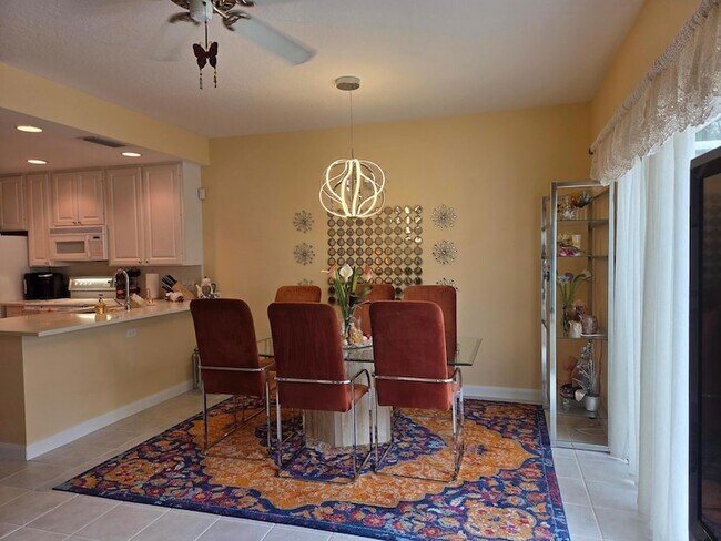 Foto del edificio - 58 Tall Oaks Cir