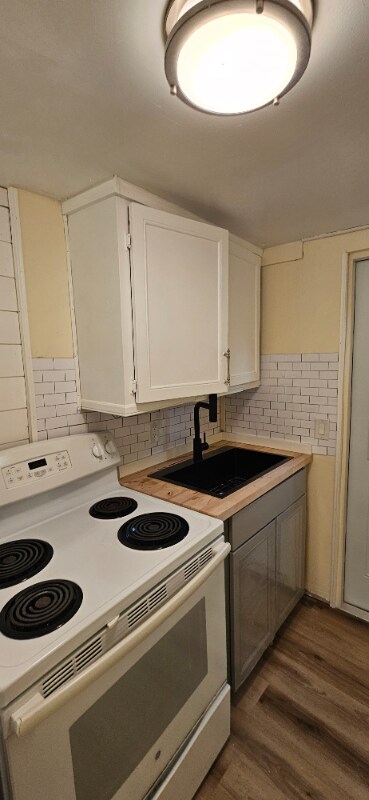 Foto del edificio - 4316 Garden Rd